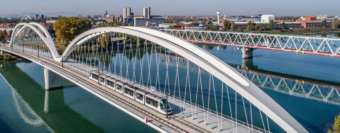 Blick auf die Trambrücke